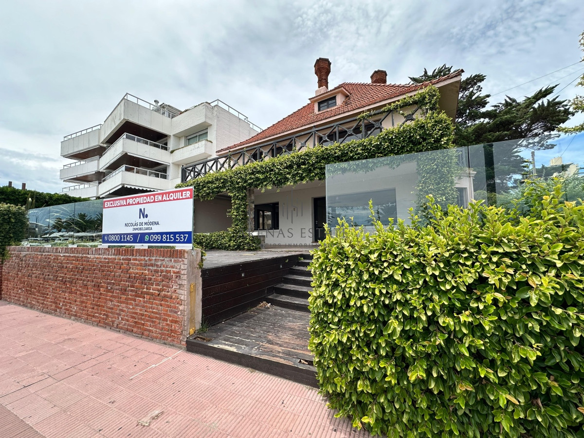 Casa ID.2811 - Casa de gran tamaño ubicada a pasos del Mar