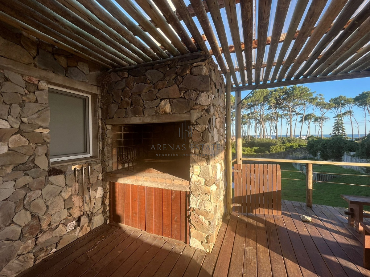 Casa ID.3304 - Casa en Venta de 4 dormitorios en Chihuahua , Punta del este 