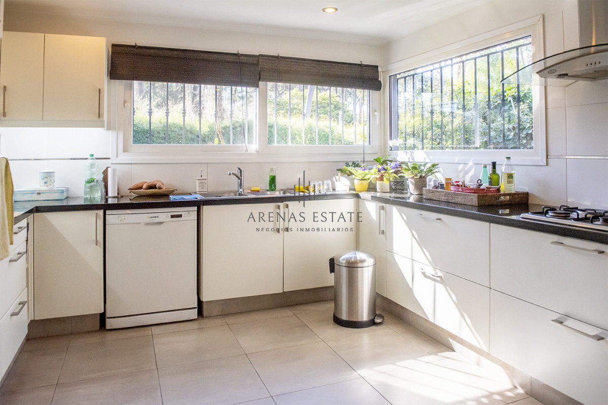 Casa ID.3957 - Vende casa en Playa Mansa, Punta del Este