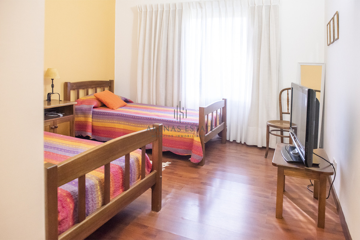Casa ID.3957 - Vende casa en Playa Mansa, Punta del Este