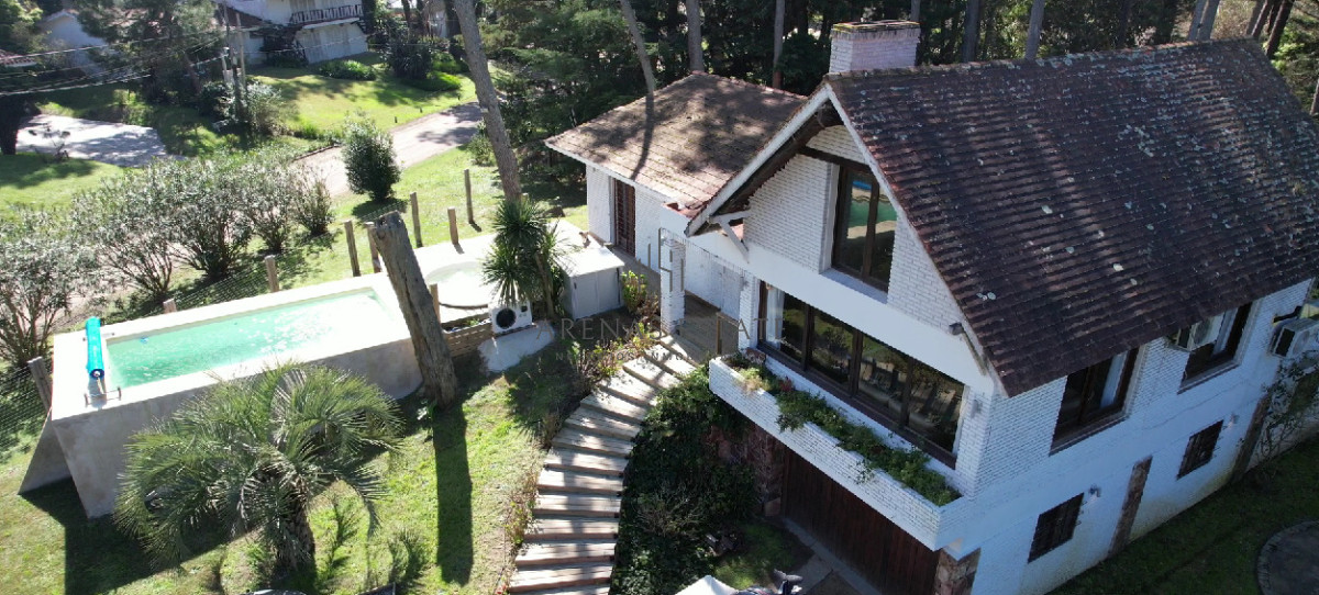 Casa ID.2430 - Hermosa casa de solida construcción, en San Rafael.