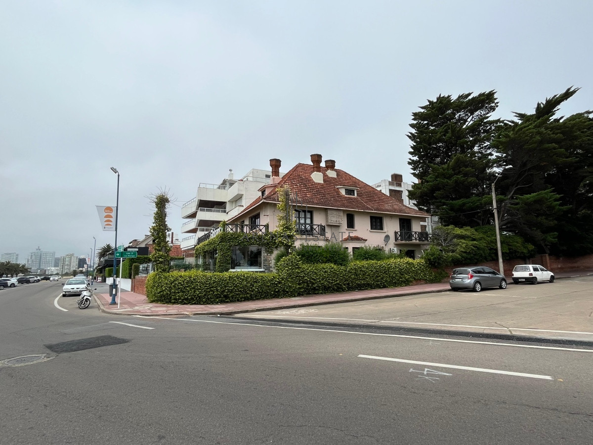 Casa ID.2811 - Casa de gran tamaño ubicada a pasos del Mar