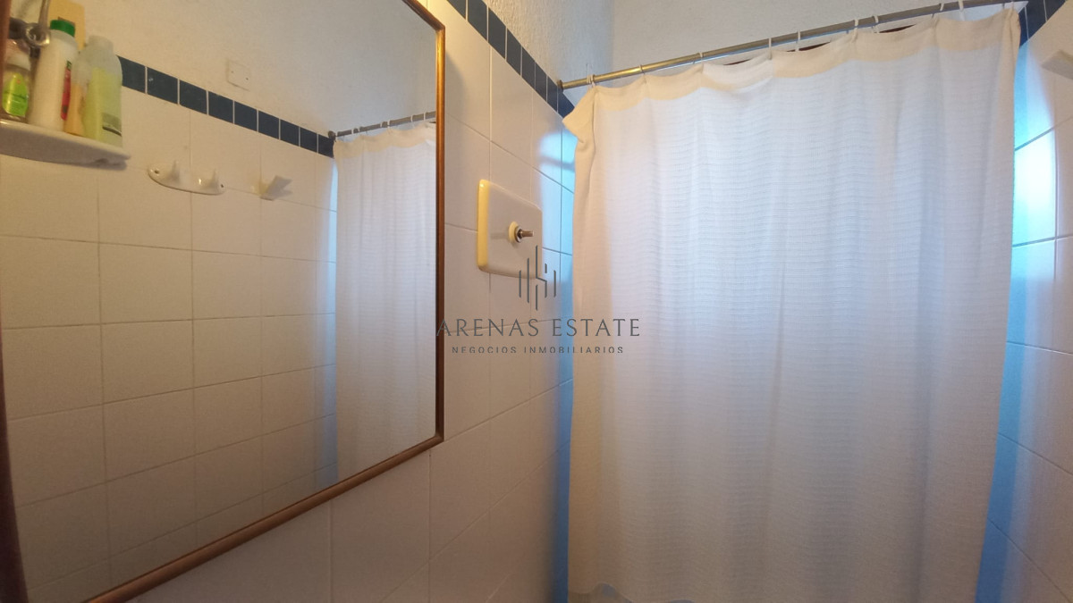 Casa ID.2428 - Vende casa de 3 dormitorios (incluye depp), en Parada 4 de Playa Mansa, Punta del Este 