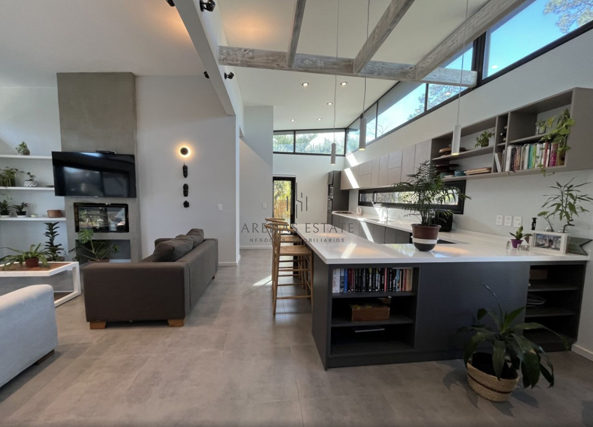Casa ID.2909 - Vende casa en espectacular estado, Punta del Este 