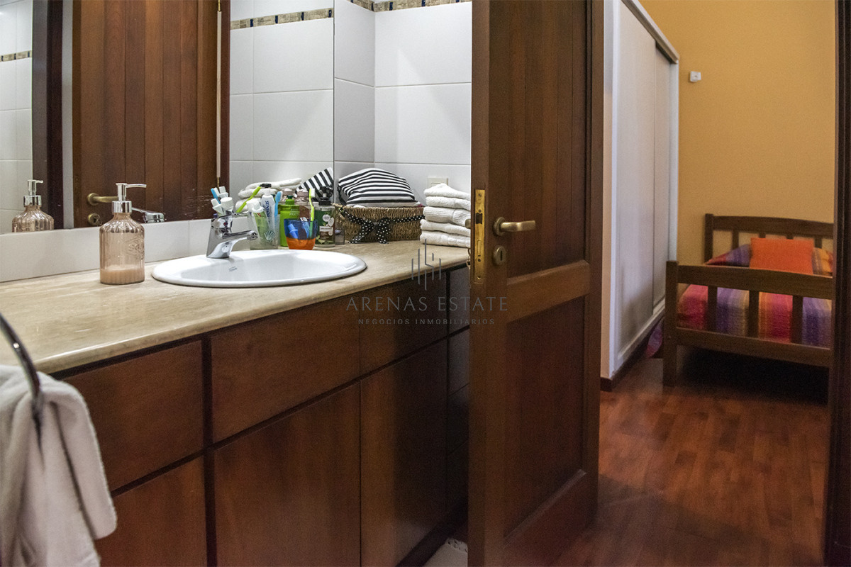 Casa ID.3957 - Vende casa en Playa Mansa, Punta del Este