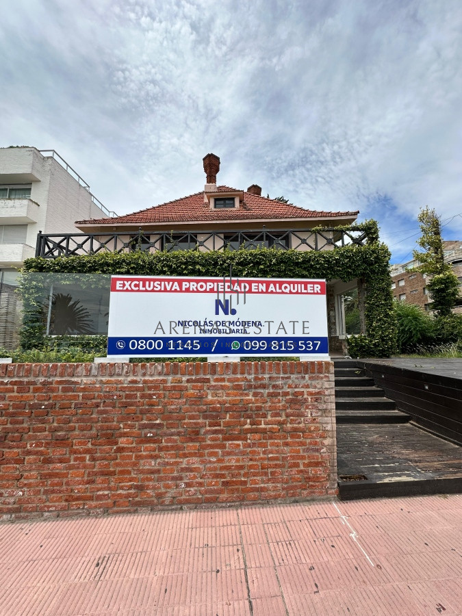Casa ID.2811 - Casa de gran tamaño ubicada a pasos del Mar