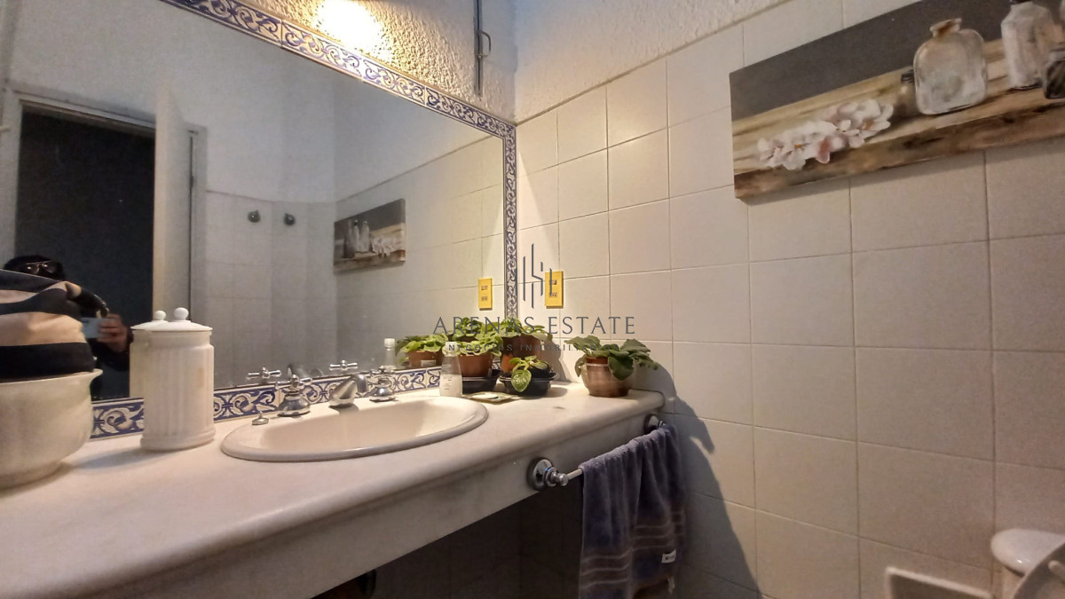 Casa ID.2428 - Vende casa de 3 dormitorios (incluye depp), en Parada 4 de Playa Mansa, Punta del Este 