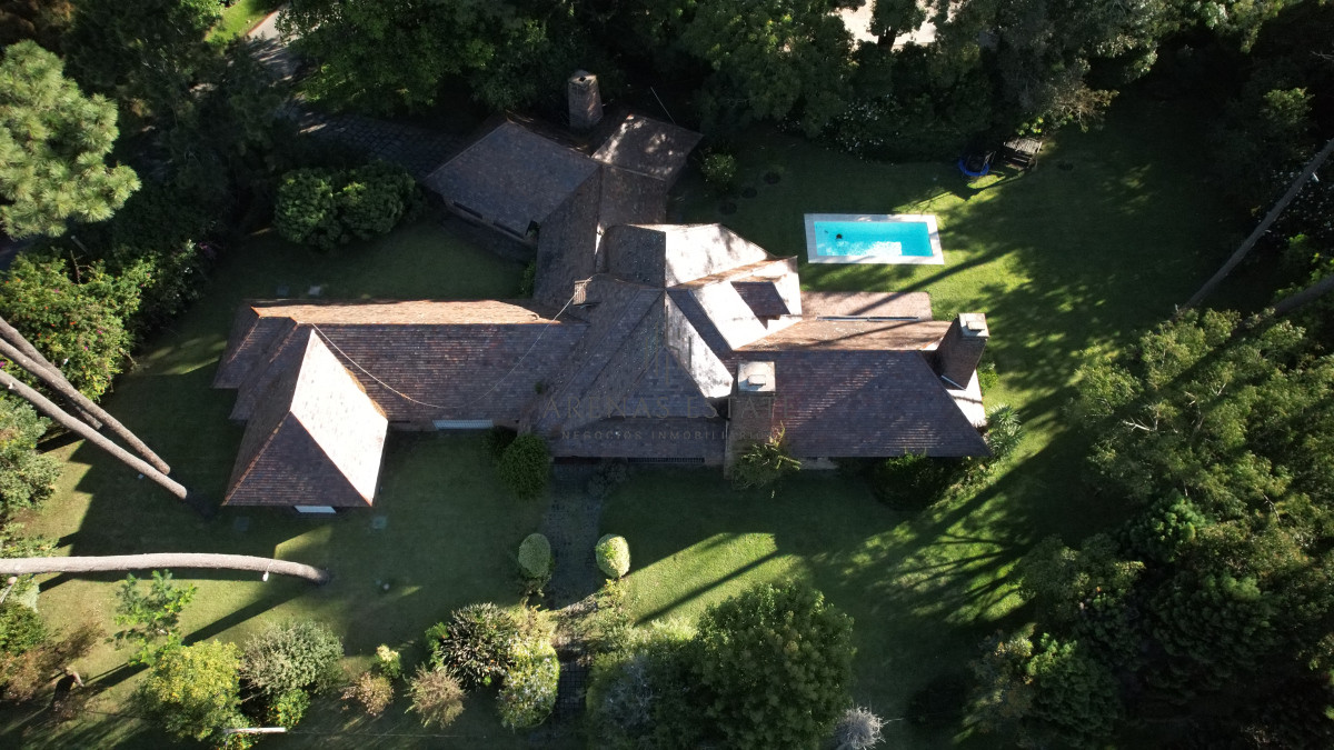 Casa ID.3955 - Hermosa mansión en Golf de 6 dormitorios , Punta del Este