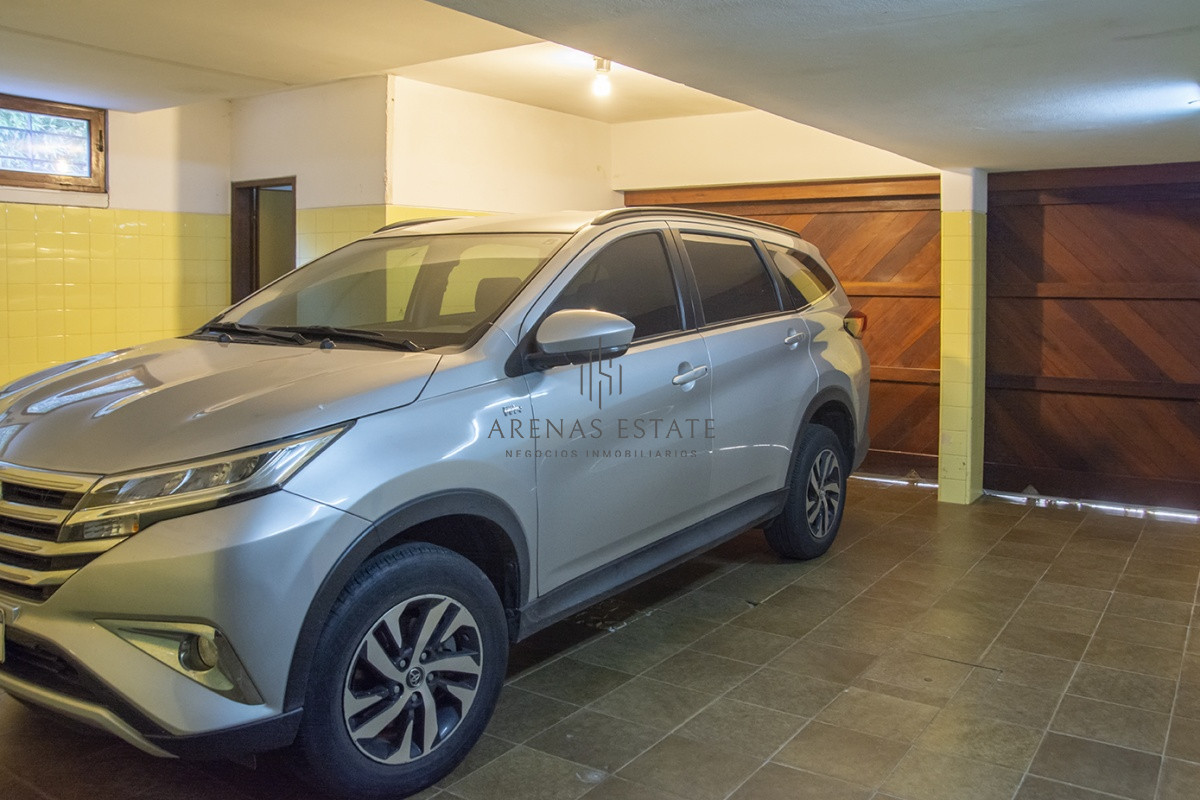 Casa ID.2973 - Casa a la venta en playa mansa Punta Del Este, gran tamaño ubicada en zona privilegiada.