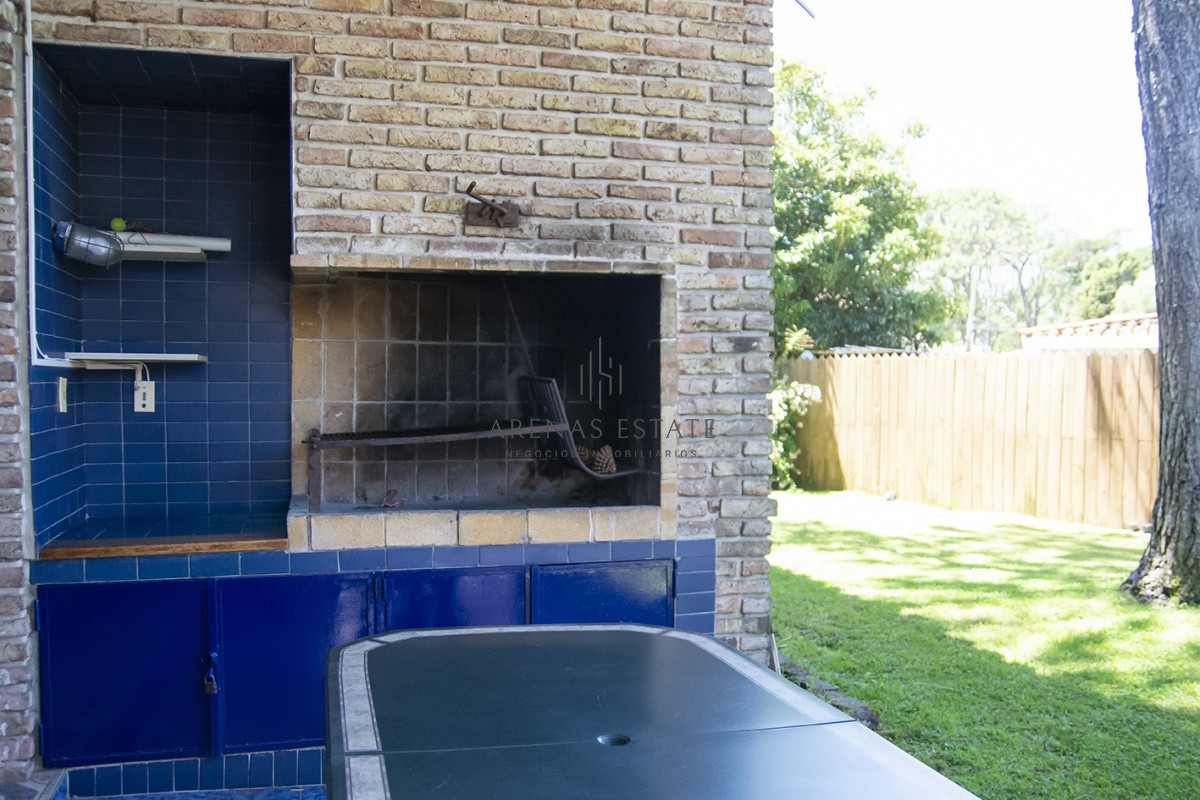 Casa ID.2418 - Hermosa casa en venta a pocos metros del mar.