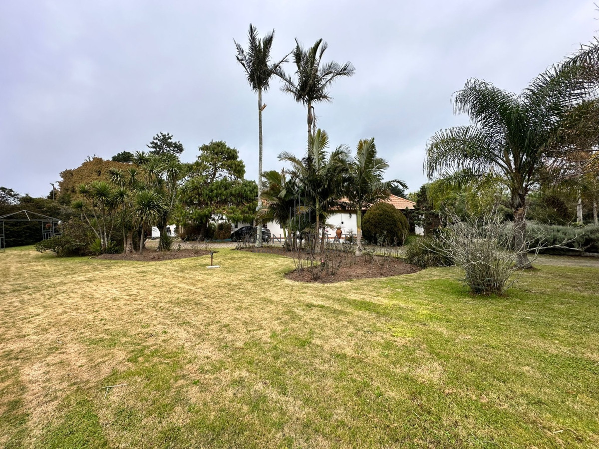 Casa ID.2954 - Vende casa de 4 dormitorios con piscina y gran parque en Golf, Punta del Este