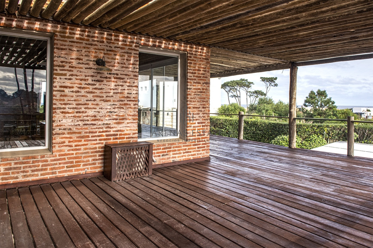 Casa ID.3304 - Casa en Venta de 4 dormitorios en Chihuahua , Punta del este 