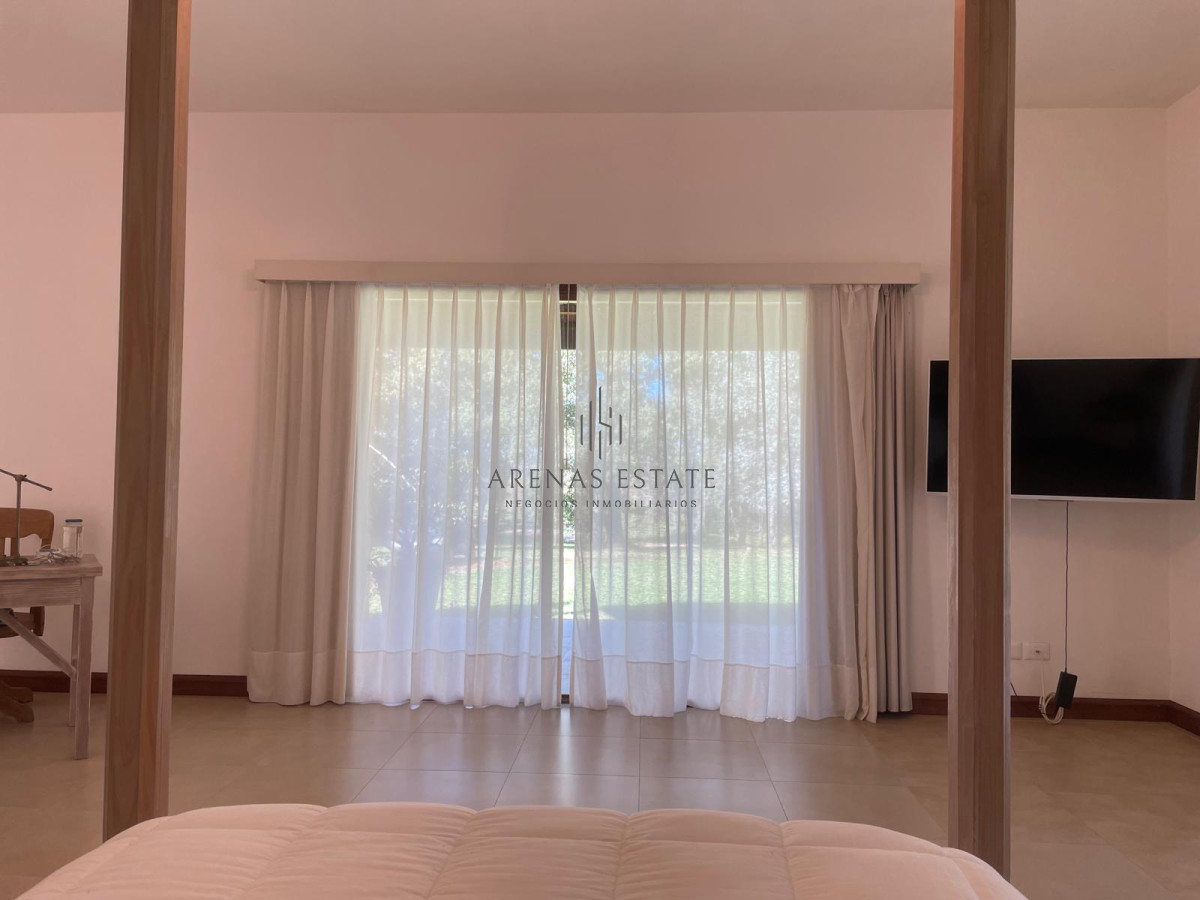 Casa ID.4007 - Vende impresionante casa en Punta Ballena de 2 dormitorios.
