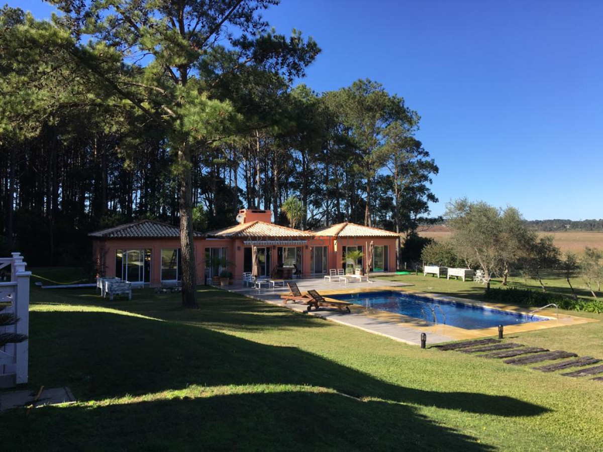 Casa ID.4008 - CASA CON ESTILO Y DISEÑO