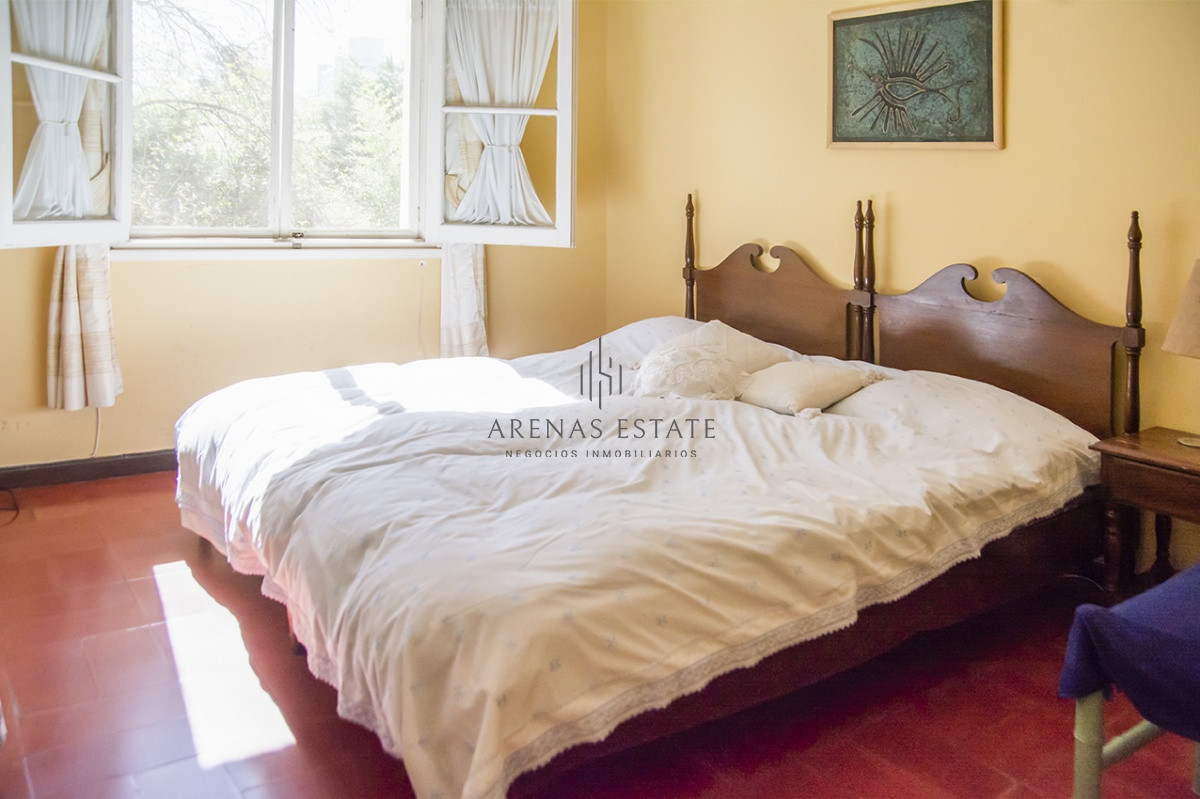 Casa ID.2421 - VENDE CASA DE 3 DORMITORIOS EN PLAYA MANSA, CON AMPLIO TERRENO EN PUNTA DEL ESTE