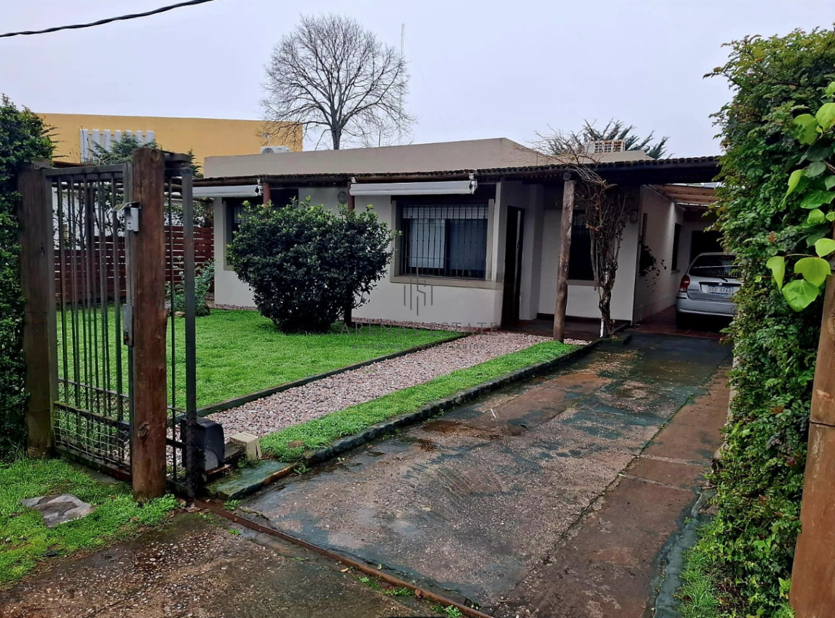 Casa ID.3715 - Casa de 3 dormitorios en Barrio Cantegril