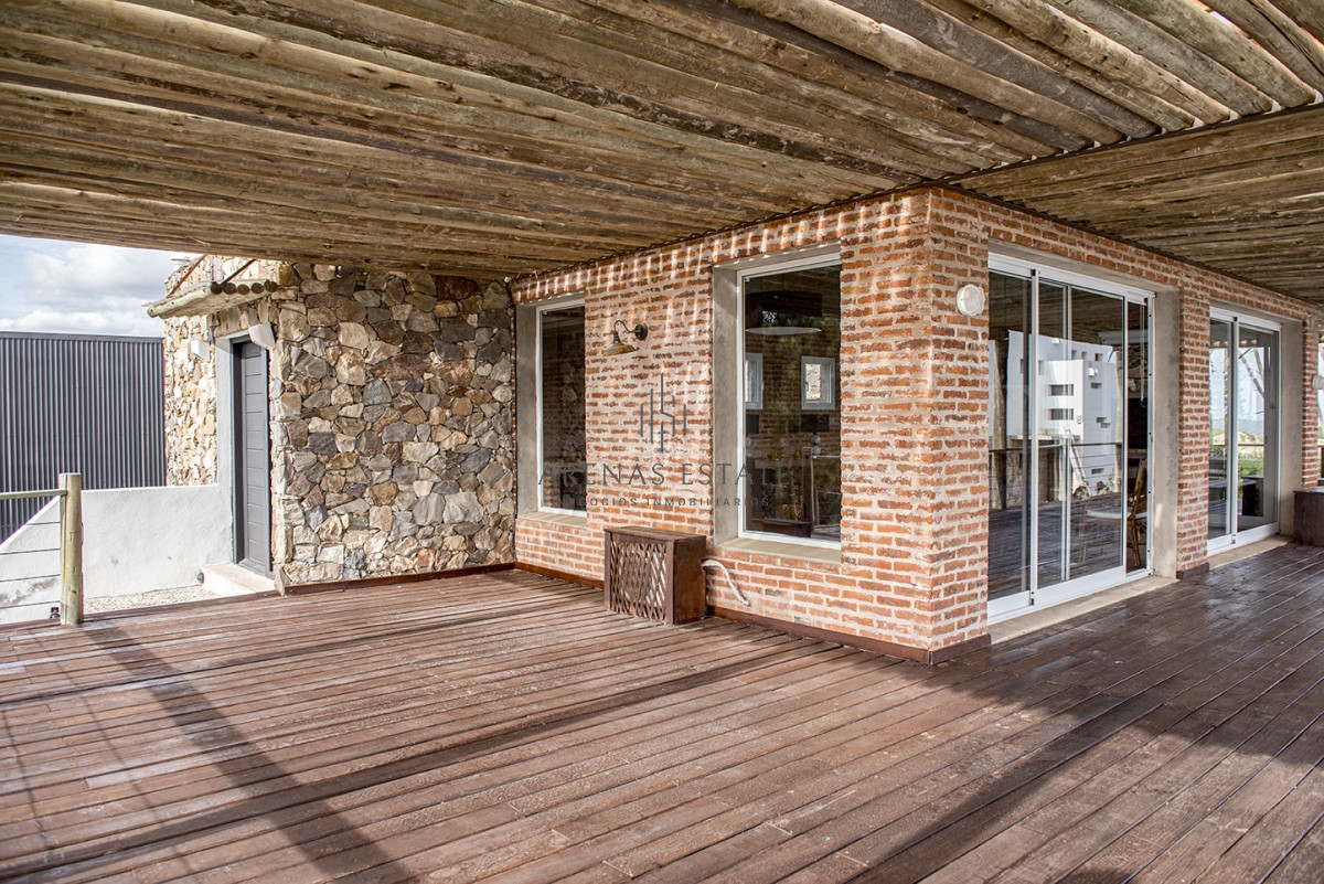 Casa ID.3304 - Casa en Venta de 4 dormitorios en Chihuahua , Punta del este 