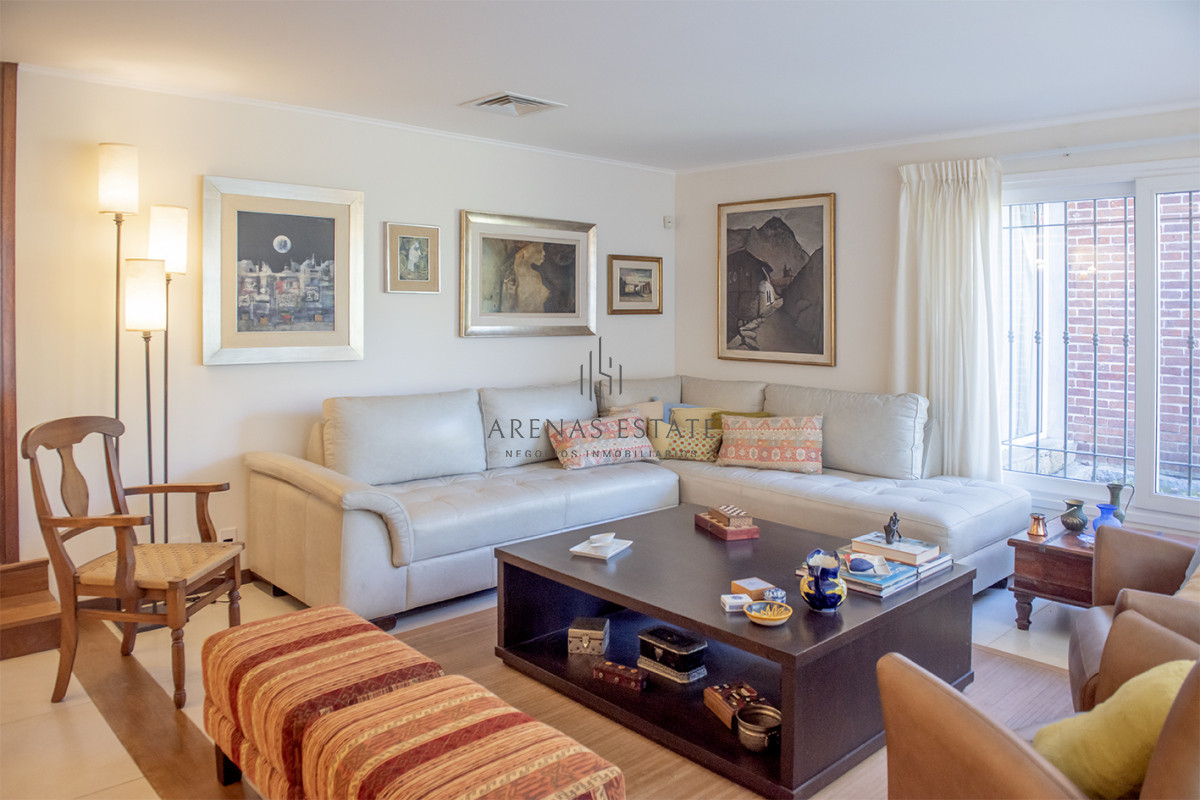 Casa ID.3957 - Vende casa en Playa Mansa, Punta del Este