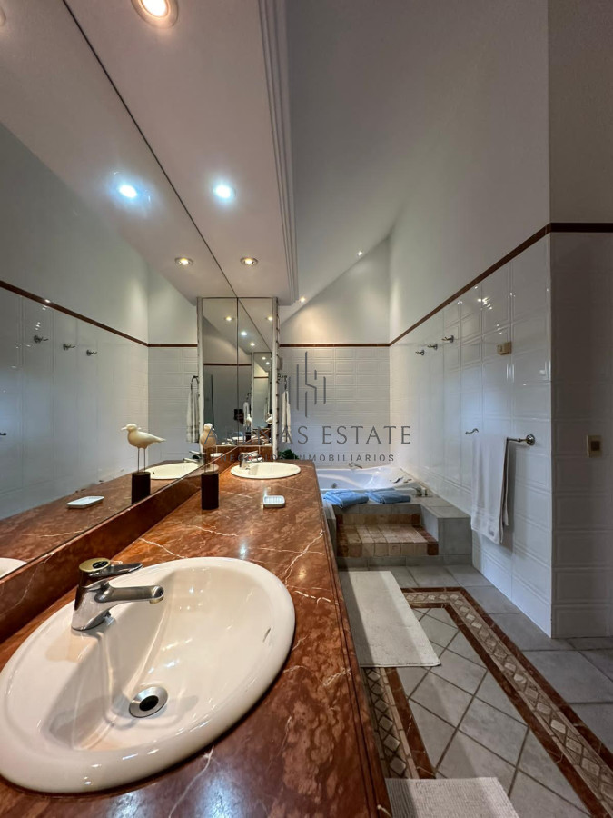 Casa ID.2387 - Propiedad exclusiva ubicada en Golf, Punta del este 