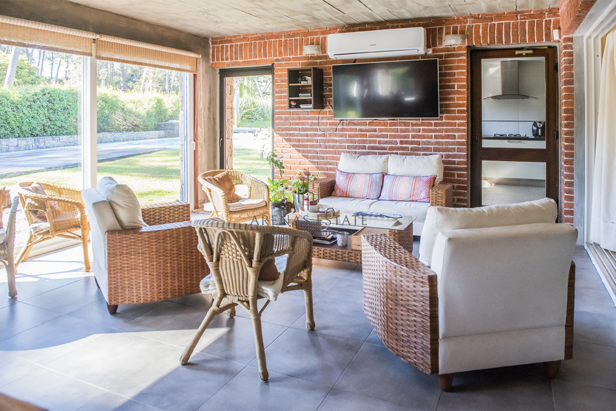 Casa ID.3957 - Vende casa en Playa Mansa, Punta del Este