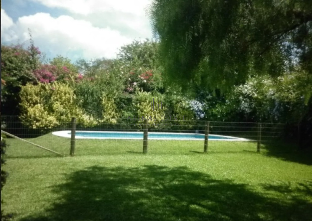 Casa ID.2064 - Casa en venta en pinares, agradable entorno.