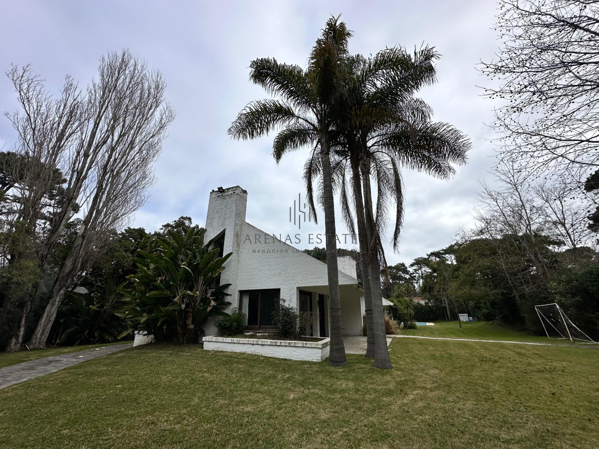 Casa ID.3958 - En venta casa en Barrio Golf, Punta del Este de 6 dormitorios.