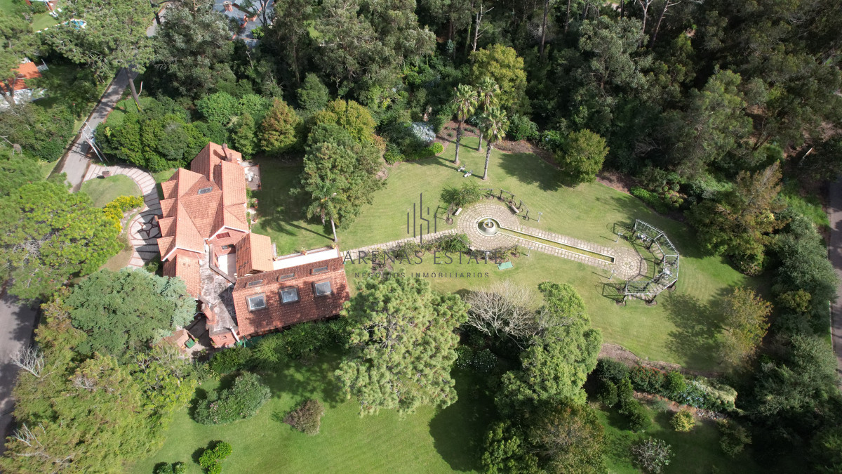 Casa ID.2387 - Propiedad exclusiva ubicada en Golf, Punta del este 