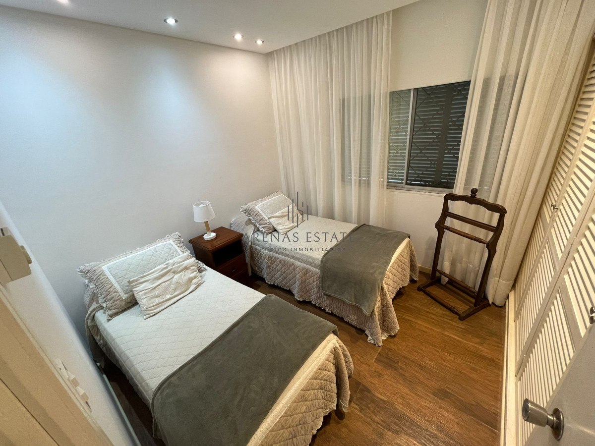 Casa ID.3951 - Hermosa Casa en venta de 4 dormitorios en Cantegril, Punta del este. 