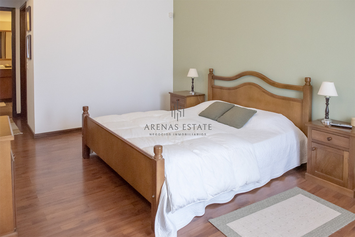 Casa ID.3957 - Vende casa en Playa Mansa, Punta del Este
