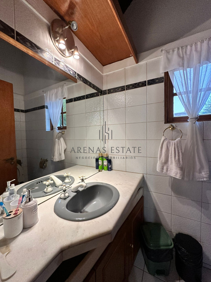 Casa ID.2954 - Vende casa de 4 dormitorios con piscina y gran parque en Golf, Punta del Este