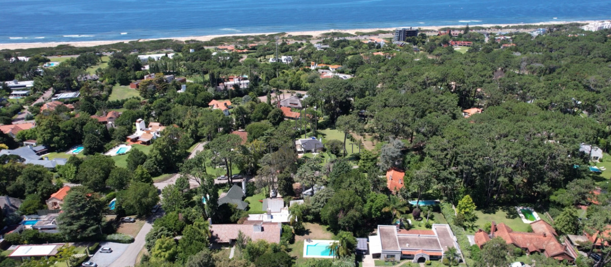 Casa ID.3958 - En venta casa en Barrio Golf, Punta del Este de 6 dormitorios.