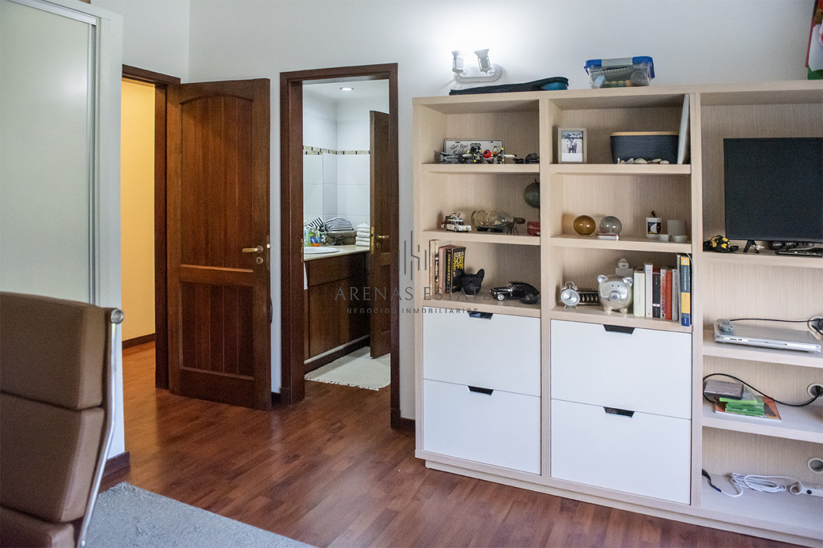 Casa ID.3957 - Vende casa en Playa Mansa, Punta del Este