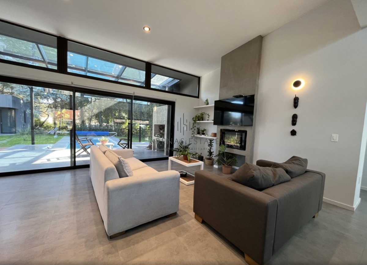 Casa ID.2909 - Vende casa en espectacular estado, Punta del Este 