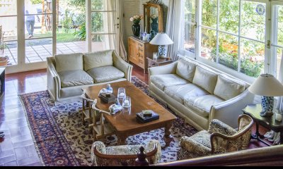 VENDE CASA DE 3 DORMITORIOS EN PLAYA MANSA, CON AMPLIO TERRENO EN PUNTA DEL ESTE