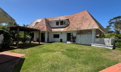 Vende casa de 3 dormitorios en Playa Brava, Punta del Este