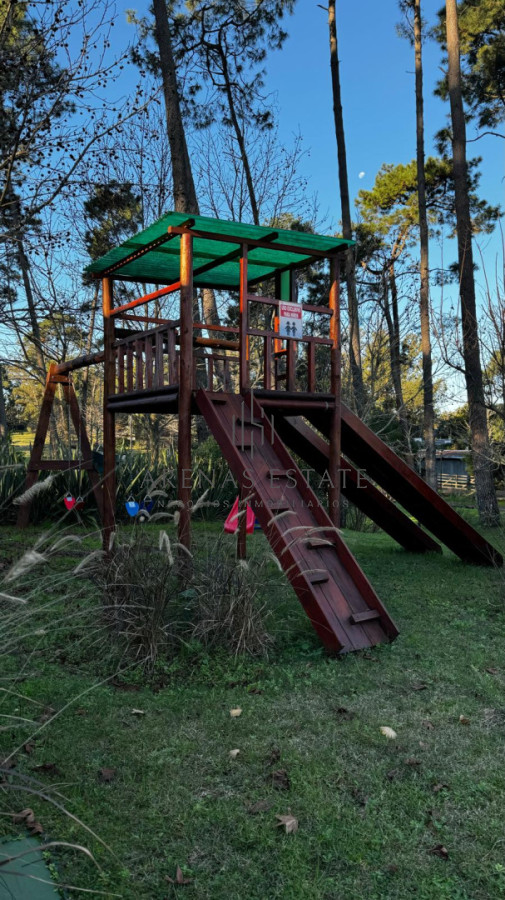 Terreno ID.4362 - Vende en Pinares, derechos de sobre elevar en agradable entorno 