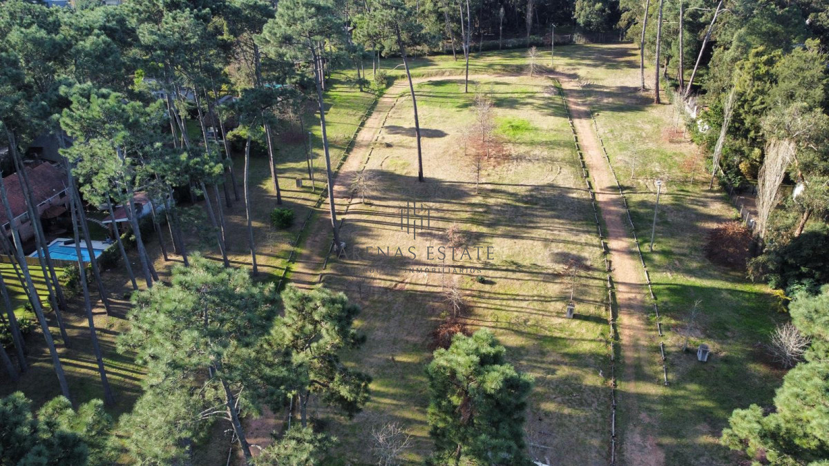 Terreno ID.4362 - Vende en Pinares, derechos de sobre elevar en agradable entorno 