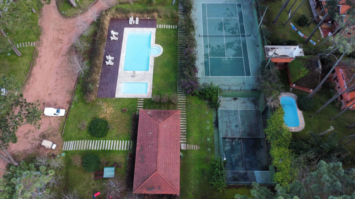 Terreno ID.4358 - Punta del Este,Pinares. Vende derechos de sobre-elevar terreno ideal para gran inversión 