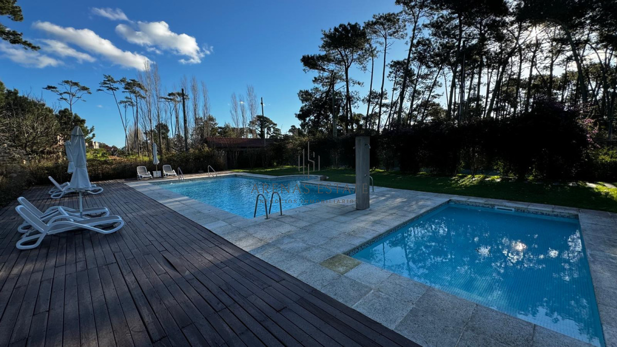Terreno ID.4358 - Punta del Este,Pinares. Vende derechos de sobre-elevar terreno ideal para gran inversión 