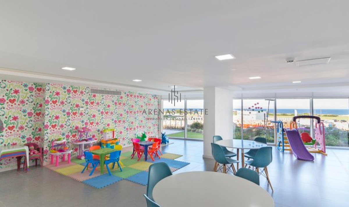 Apartamento ID.2060 - Apartamento de 3 dormitorios con parrillero en venta a pasos del mar. 