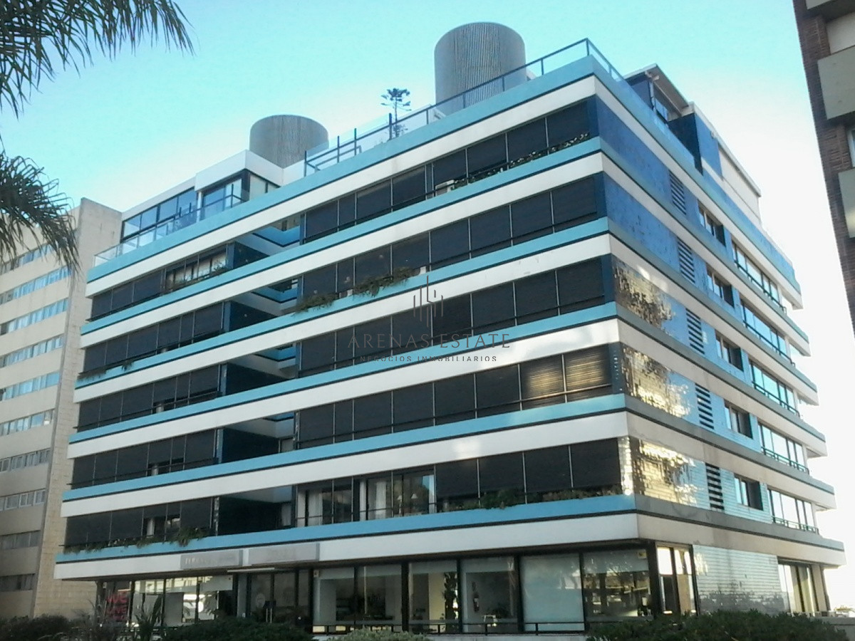 Apartamento ID.2987 - Espectcular departamento en venta frente al puerto 4 dormitorios