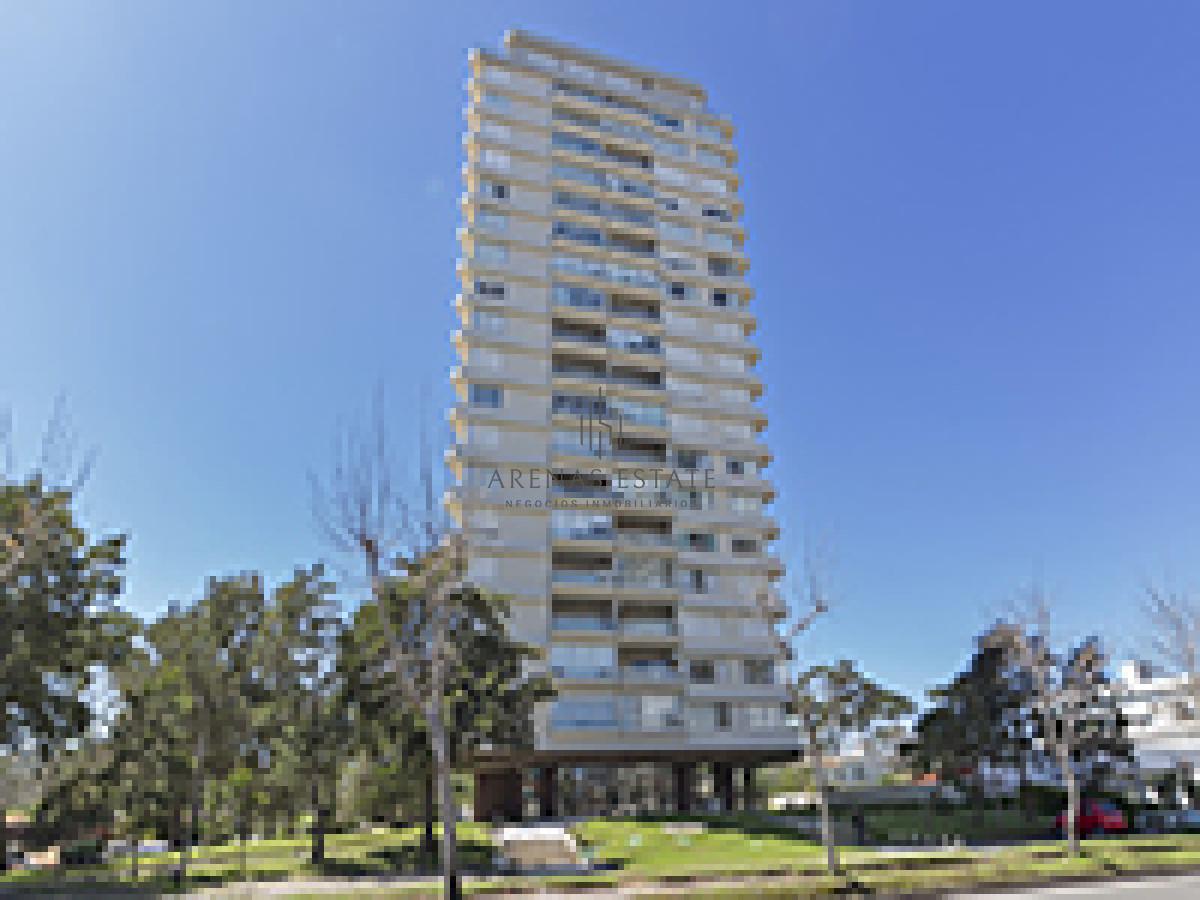 Apartamento ID.2885 - Apartamento en Venta de 2 dormitorios en Av. Roosevelt , Punta del este  