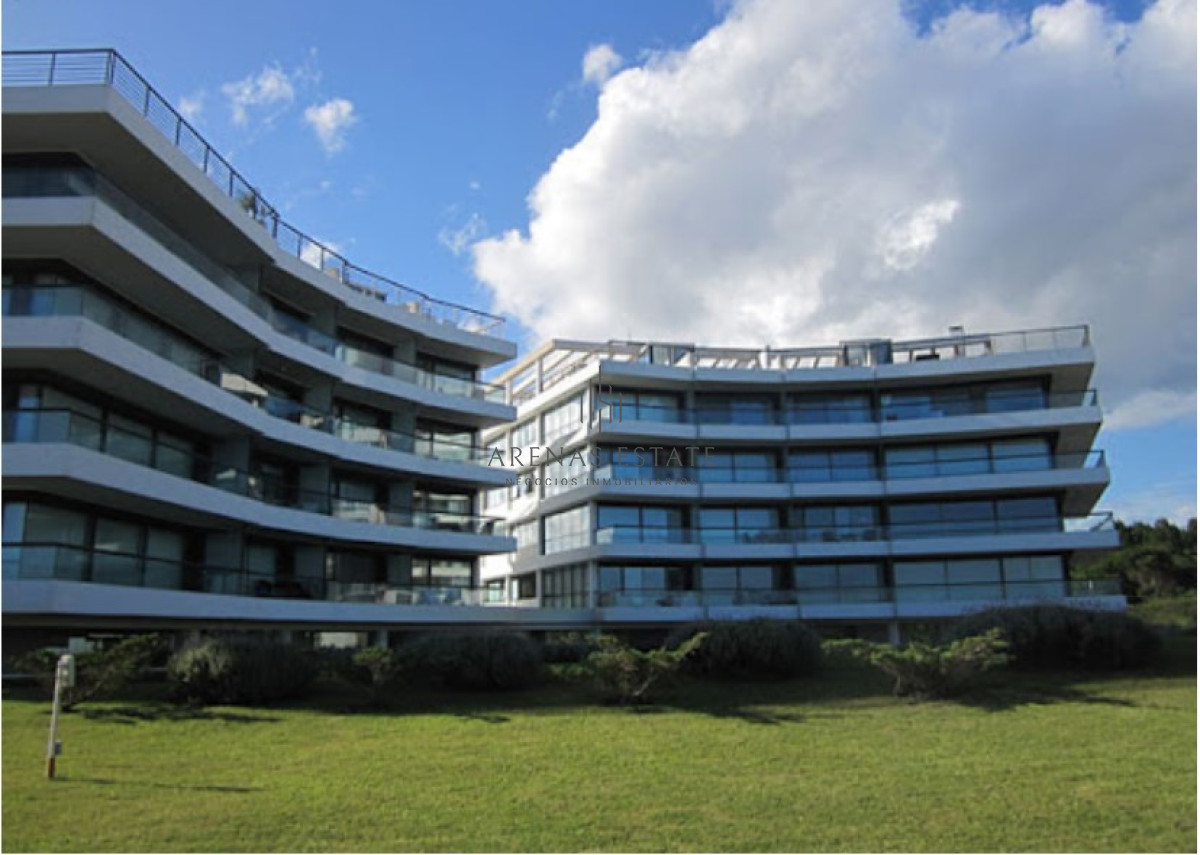 Apartamento ID.2052 - Penthouse frente al mar en venta en Blue Bird, 3 dormitorios en suite. Punta del este