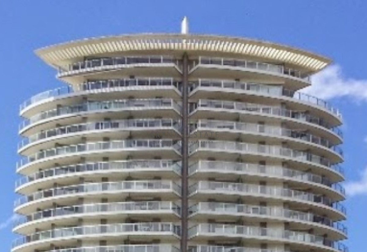 Apartamento ID.4370 - Apartamento de 3 Dormitorios en Playa Mansa en venta  - A Pasos del Mar