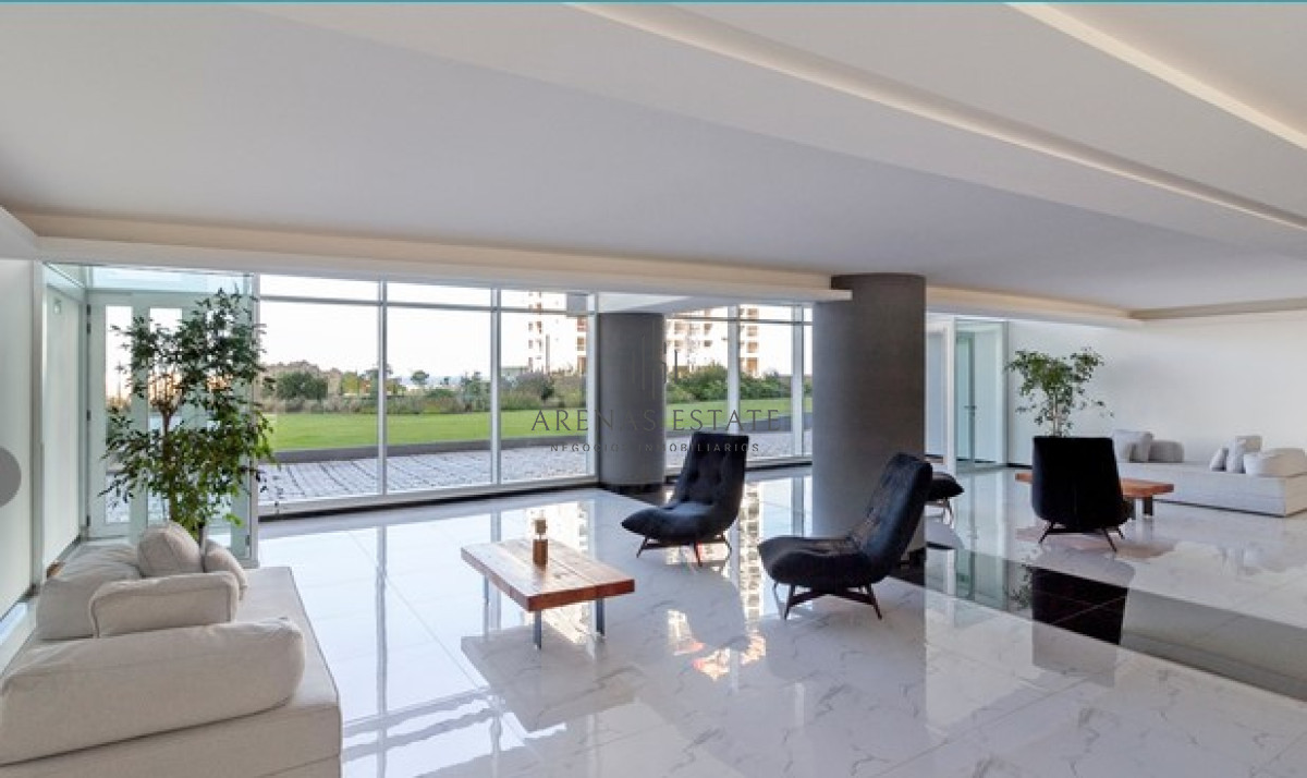 Apartamento ID.2060 - Apartamento de 3 dormitorios con parrillero en venta a pasos del mar. 