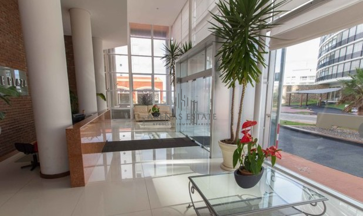 Apartamento ID.2211 - Hermoso departamento de 3 dormitorios a la venta, a pasos del mar