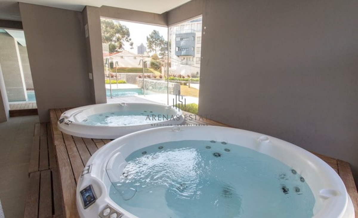 Apartamento ID.3156 - Departamento de 2 dormitorios en venta en Torre Wind. Punta del este