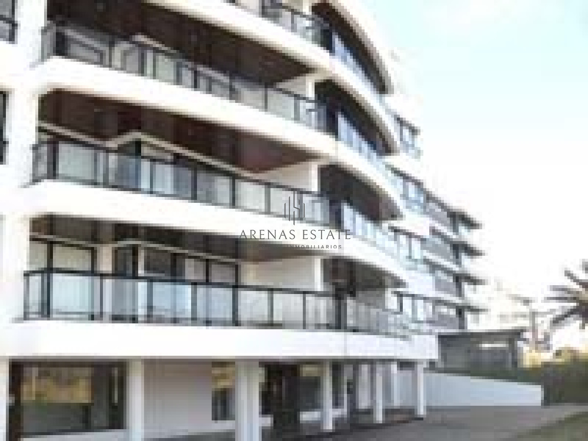 Apartamento ID.2050 - Penthouse en venta muy cómodo e iluminado. 4 dormitorios + dep. 
