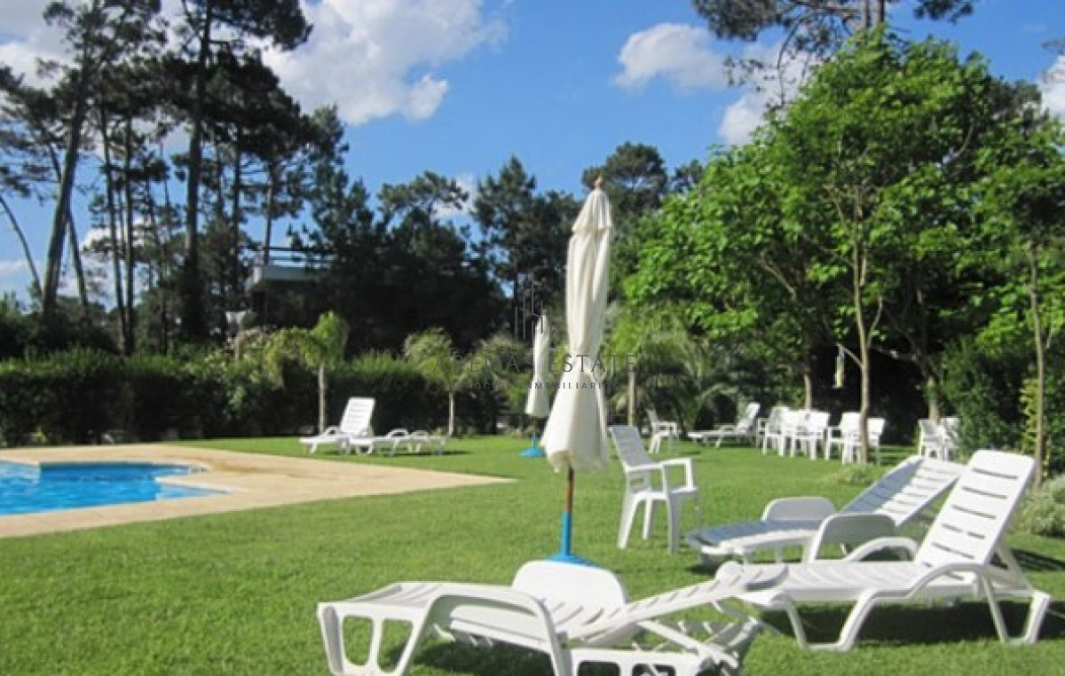 Apartamento ID.3800 - Vende espectacular apartamento de 3 dormitorios en Punta del Este