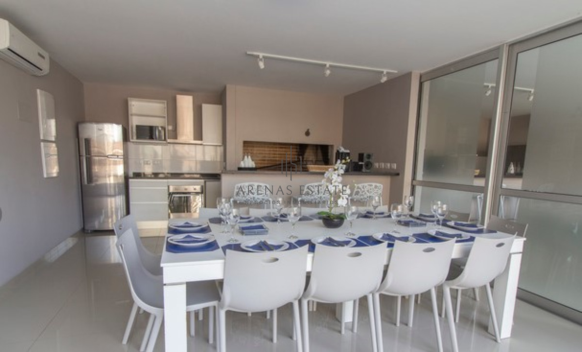 Apartamento ID.3156 - Departamento de 2 dormitorios en venta en Torre Wind. Punta del este